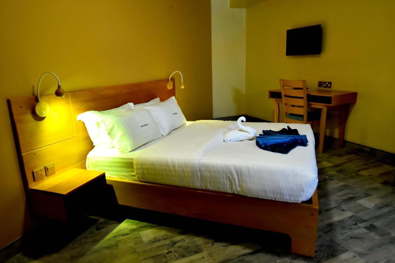 Victoria Mews Hotel Kampala Zewnętrze zdjęcie