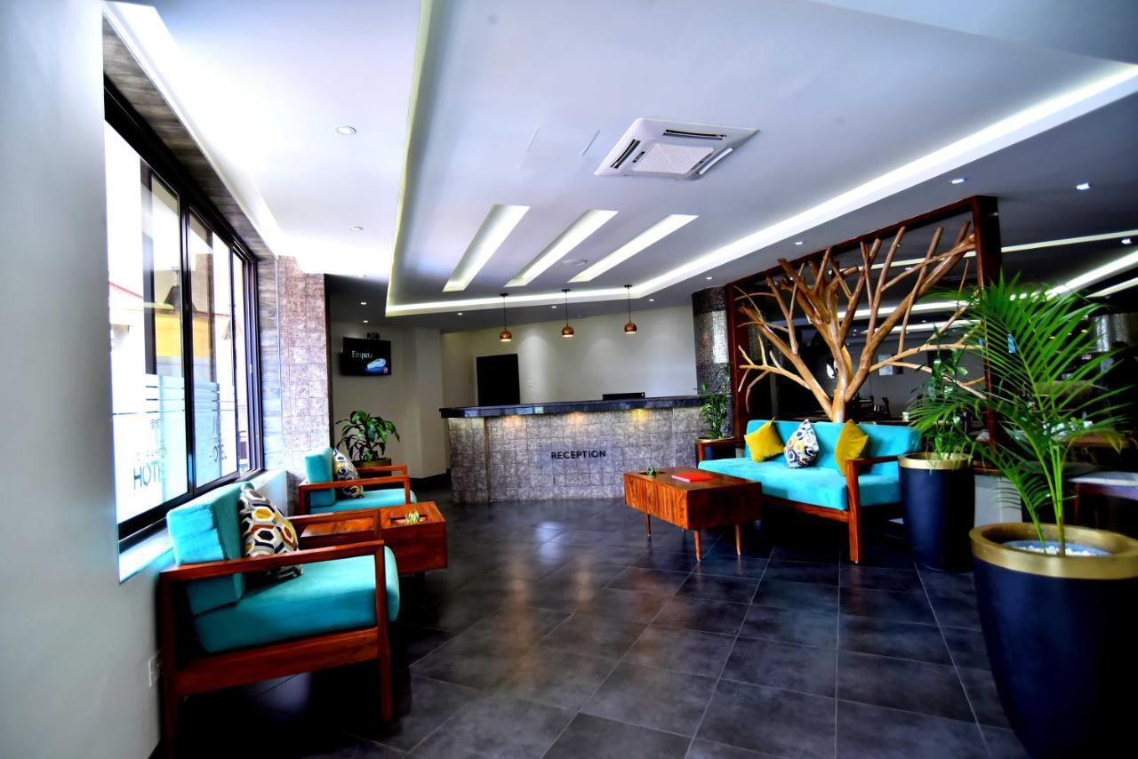 Victoria Mews Hotel Kampala Zewnętrze zdjęcie