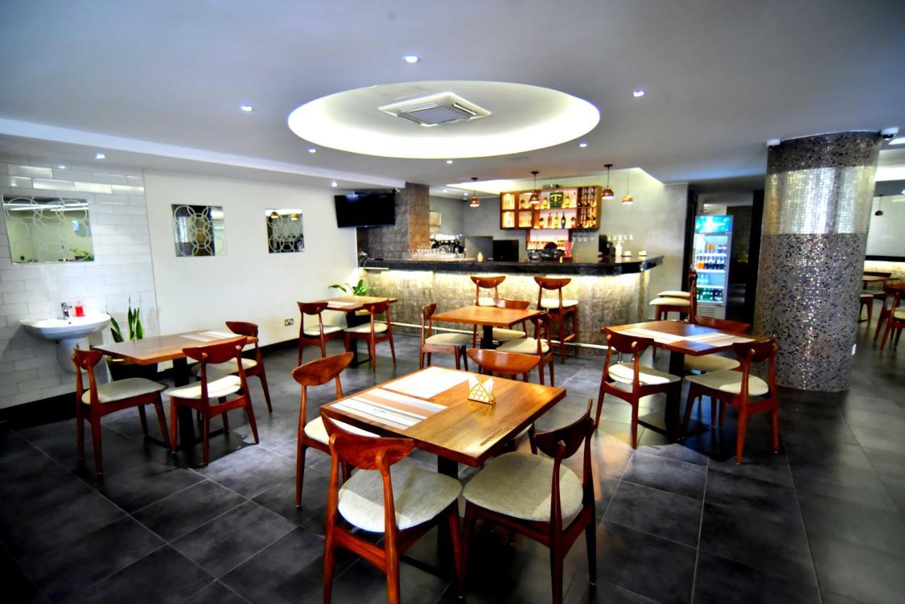 Victoria Mews Hotel Kampala Zewnętrze zdjęcie