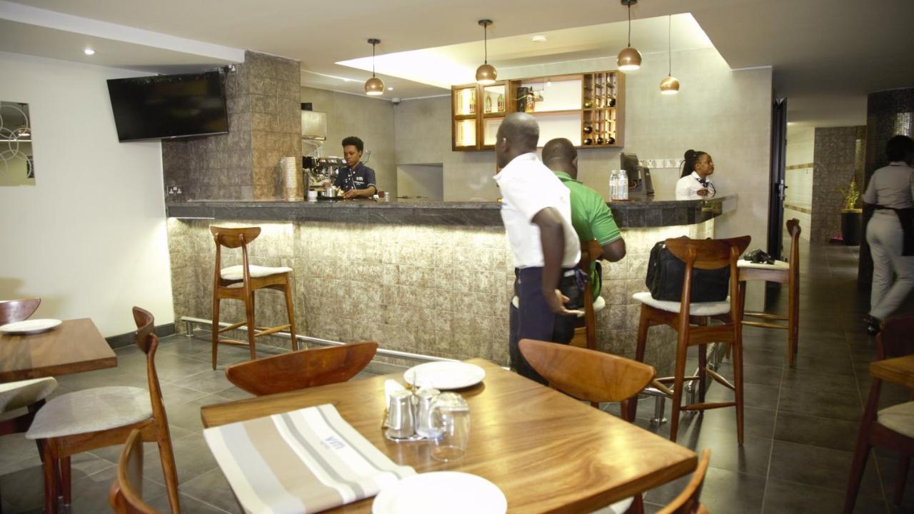 Victoria Mews Hotel Kampala Zewnętrze zdjęcie