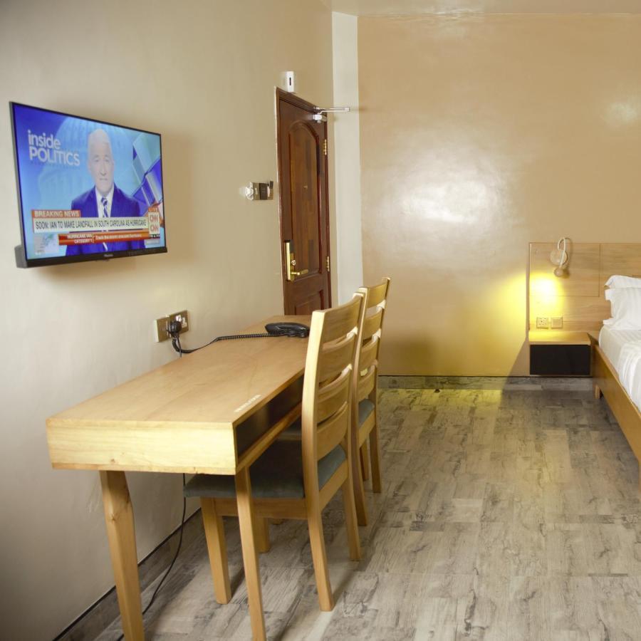 Victoria Mews Hotel Kampala Zewnętrze zdjęcie