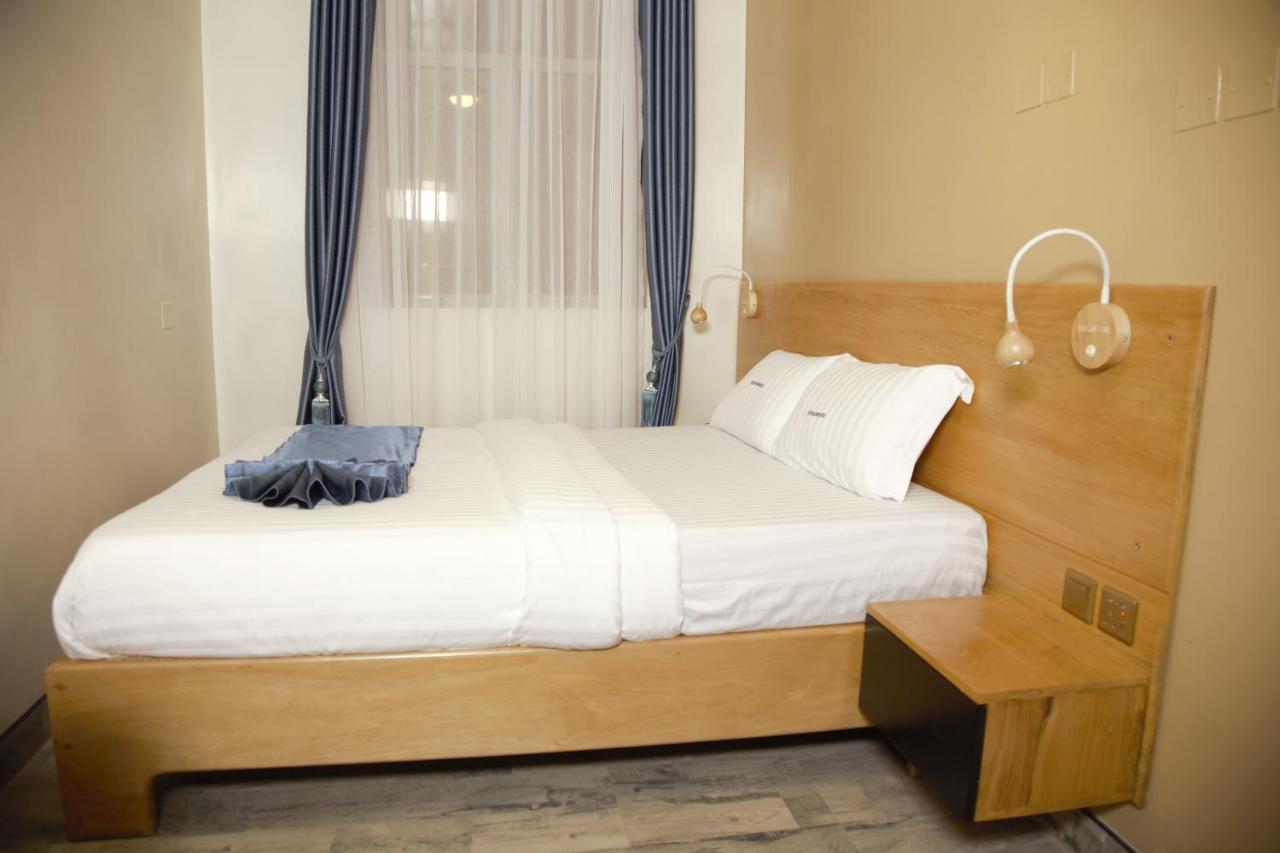 Victoria Mews Hotel Kampala Zewnętrze zdjęcie