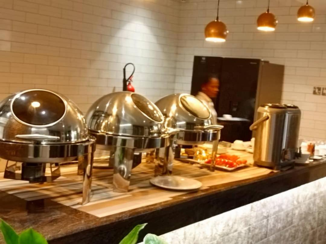 Victoria Mews Hotel Kampala Zewnętrze zdjęcie
